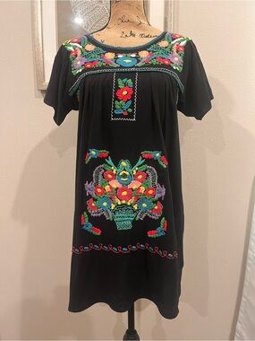 Izzy & Lola Black Mexican Floral Embroidered Boho Spanish Short Dress Size M